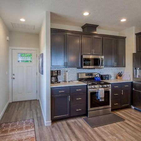 Oceanview Townhome - Pet Friendly - Sleeps 6 - King Depoe Bay Buitenkant foto