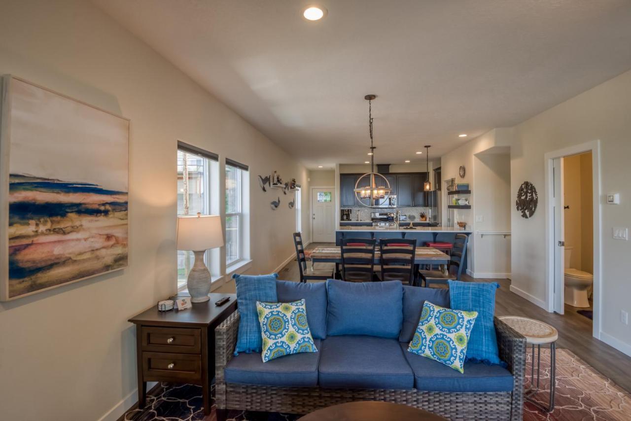 Oceanview Townhome - Pet Friendly - Sleeps 6 - King Depoe Bay Buitenkant foto