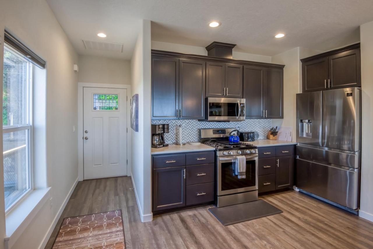 Oceanview Townhome - Pet Friendly - Sleeps 6 - King Depoe Bay Buitenkant foto