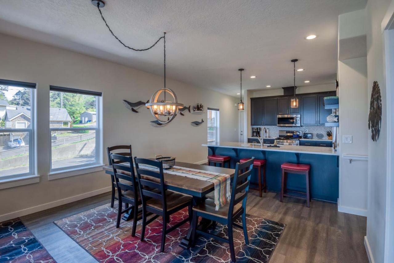 Oceanview Townhome - Pet Friendly - Sleeps 6 - King Depoe Bay Buitenkant foto